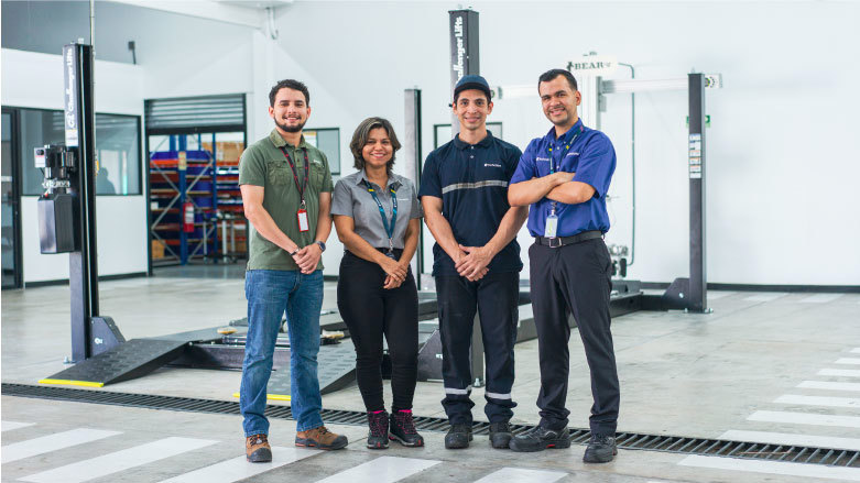 Equipo de Servicios, Repuesto y Accesorios de la Agencia Suzuki Vía Tocumen.